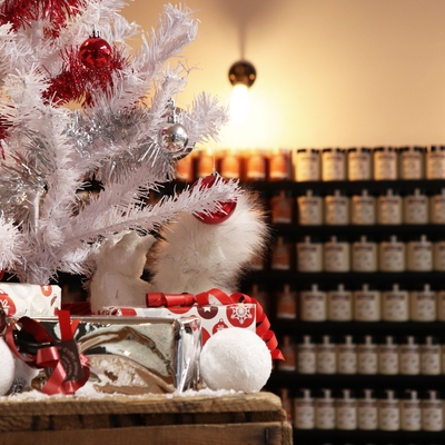 Connais-tu l’origine de ces décorations de Noël ? 